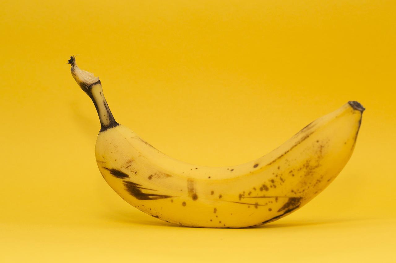 banana com queijo e mel na frigideira